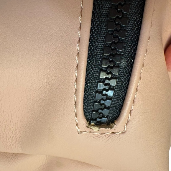 Calpak pink cosmetic bag - Picture 9 of 9